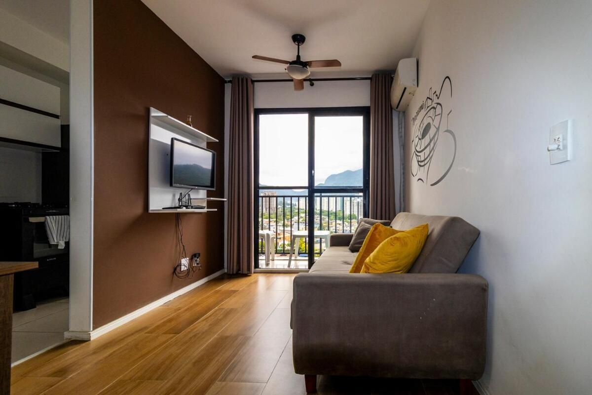 One-Bedroom Apartment Balcony Mountain View