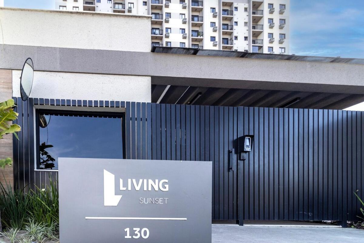 One-Bedroom Apartment Balcony Mountain View